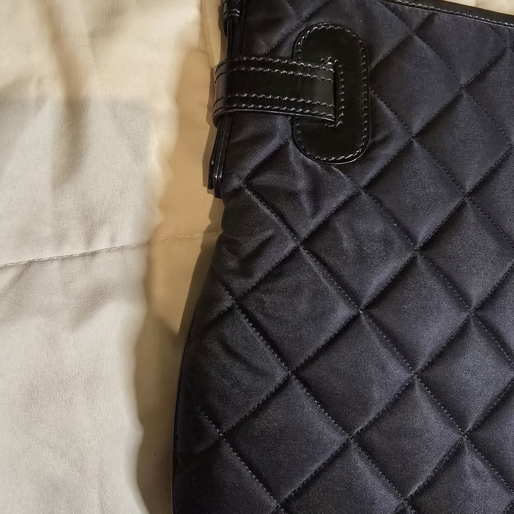 Elegant BURBERRY Black Quilted Crossbody Bag - Picture 3 of 9